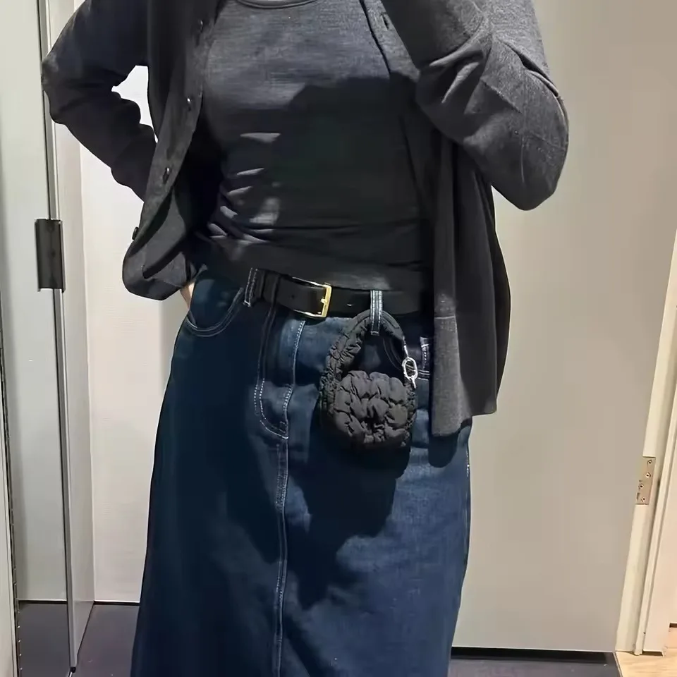 Mini bolso Edgy Black Mini Cloud Riñonera ligera, sólida, cierre de botón seguro con monedero decorativo y bolsa para auriculares - imagen 3