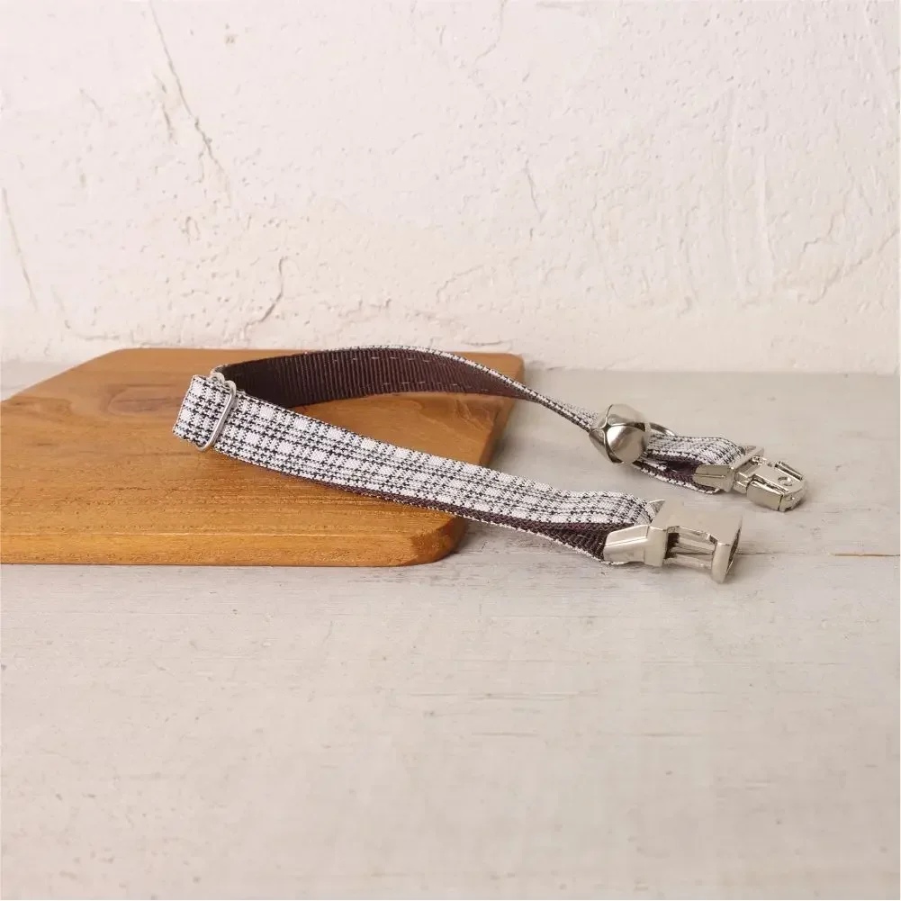 Collar de gato personalizado, contactos de nombre de identificación personalizados, hebilla de metal, collares de gato a cuadros blancos y marrones ajustables con campana - imagen 2