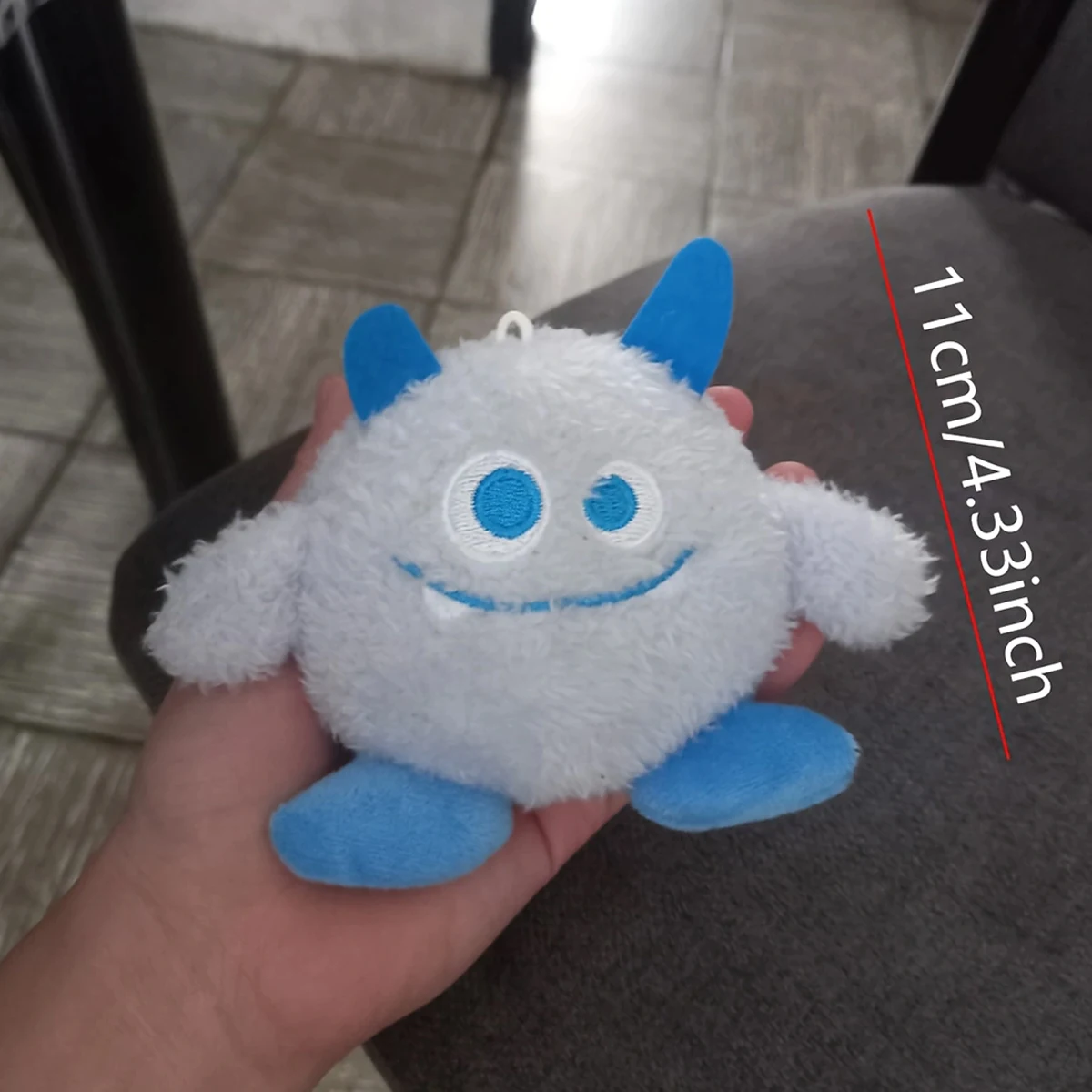 Juguete de peluche para gatos y perros – Monstruo interactivo de ojos grandes - imagen 4