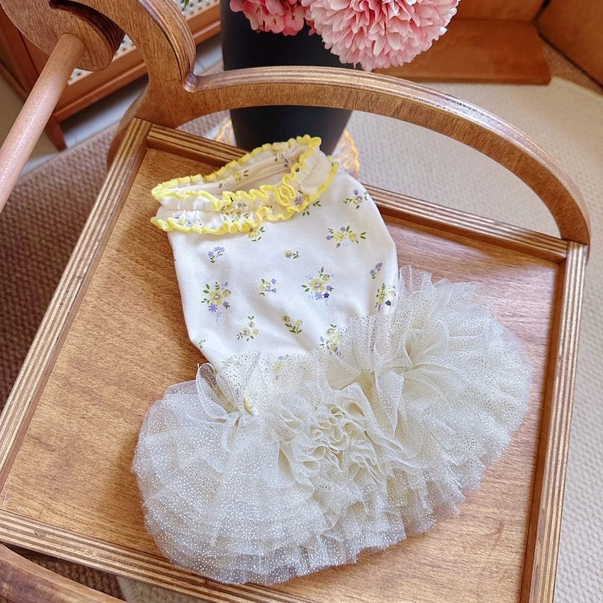 Vestido Floral pequeño de primavera para mascotas, falda abombada de malla empalmada, edición fina, encaje para perro, princesa, gato, camiseta sin mangas, ropa para cachorros - imagen 3