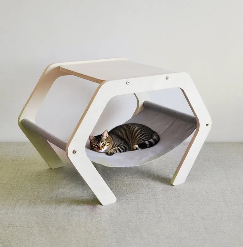 Hamaca hexagonal de madera para gatos vista frontal