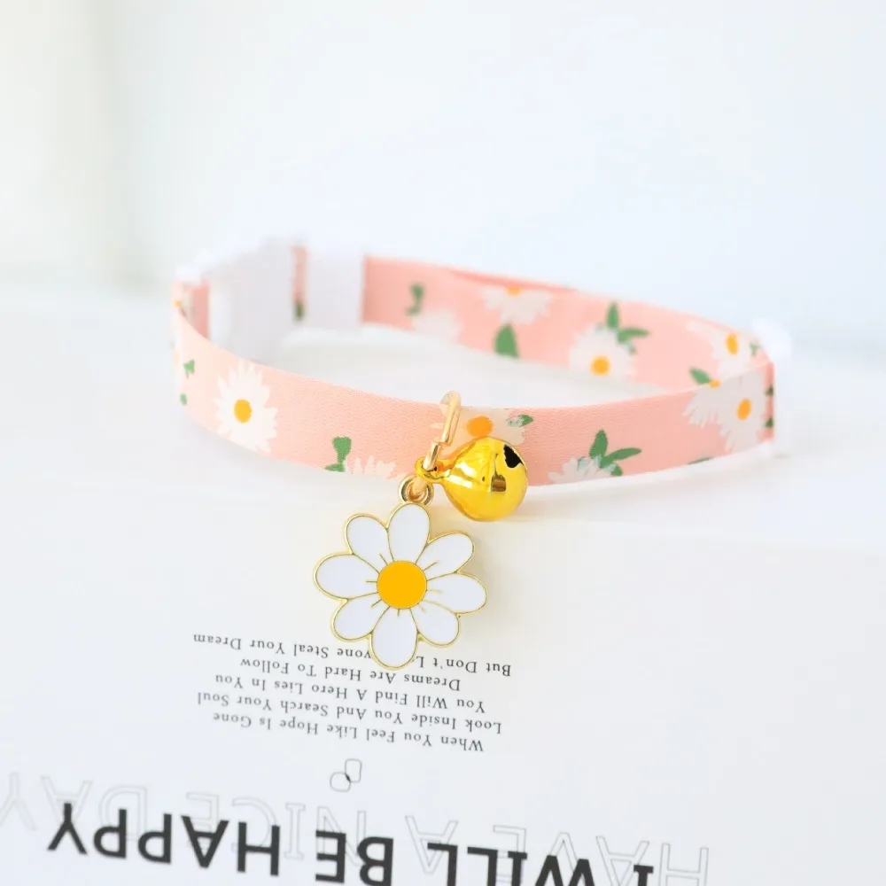 Collar con colgante de flor y campanilla decorativa para gatos y perros - imagen 4