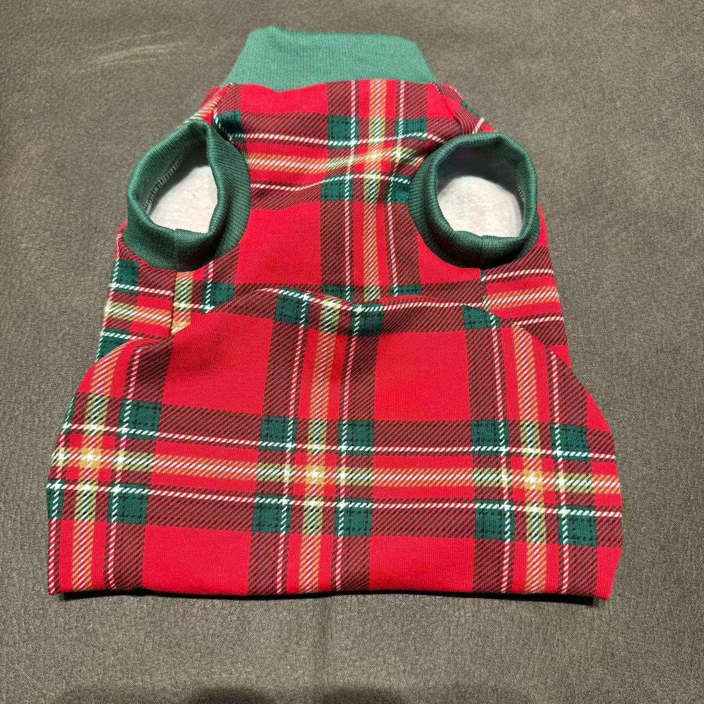 Camiseta navideña de cuadros para gatos sin pelo – Jersey rojo y verde para Devon Rex - imagen 3