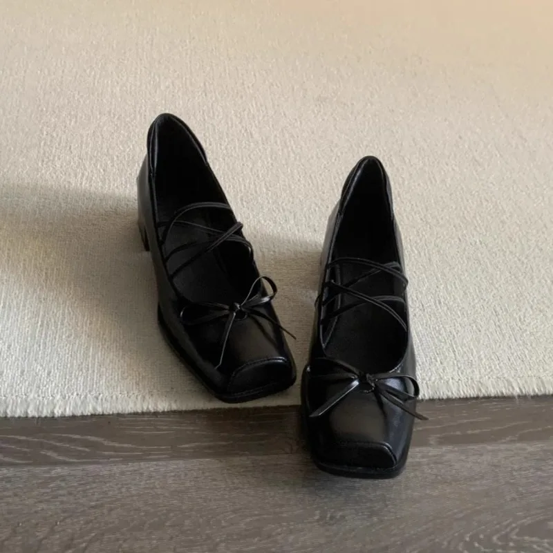 Zapatos para gatos y perros estilo Mary Jane de cuero, tacón bajo - imagen 2