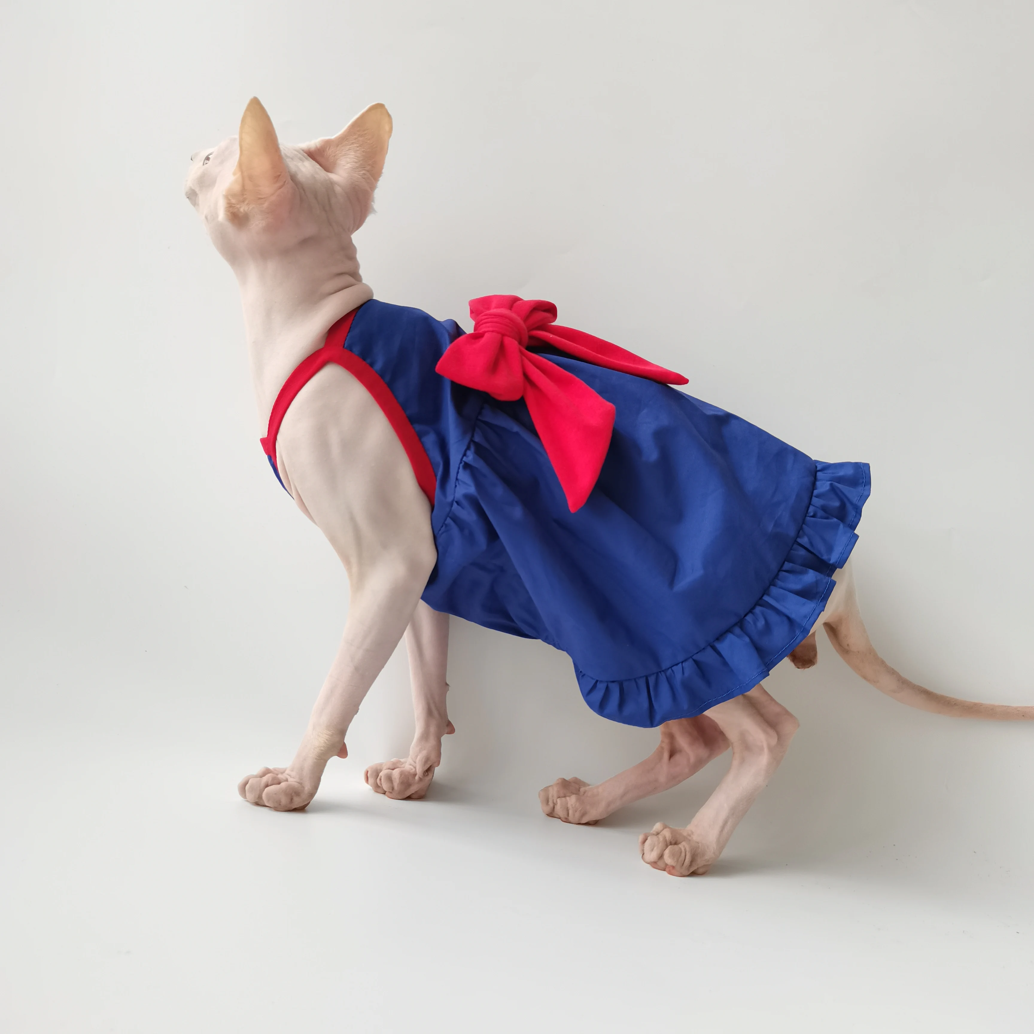 Sphynx Cat Clothes Vestido de verano de algodón azul con gran lazo rojo falda dulce para gata en primavera camisa de camisola para gatitos - imagen 2