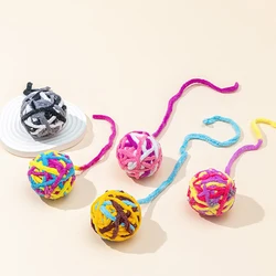 Pelota de juguete con cascabel de peluche para gatos de interior