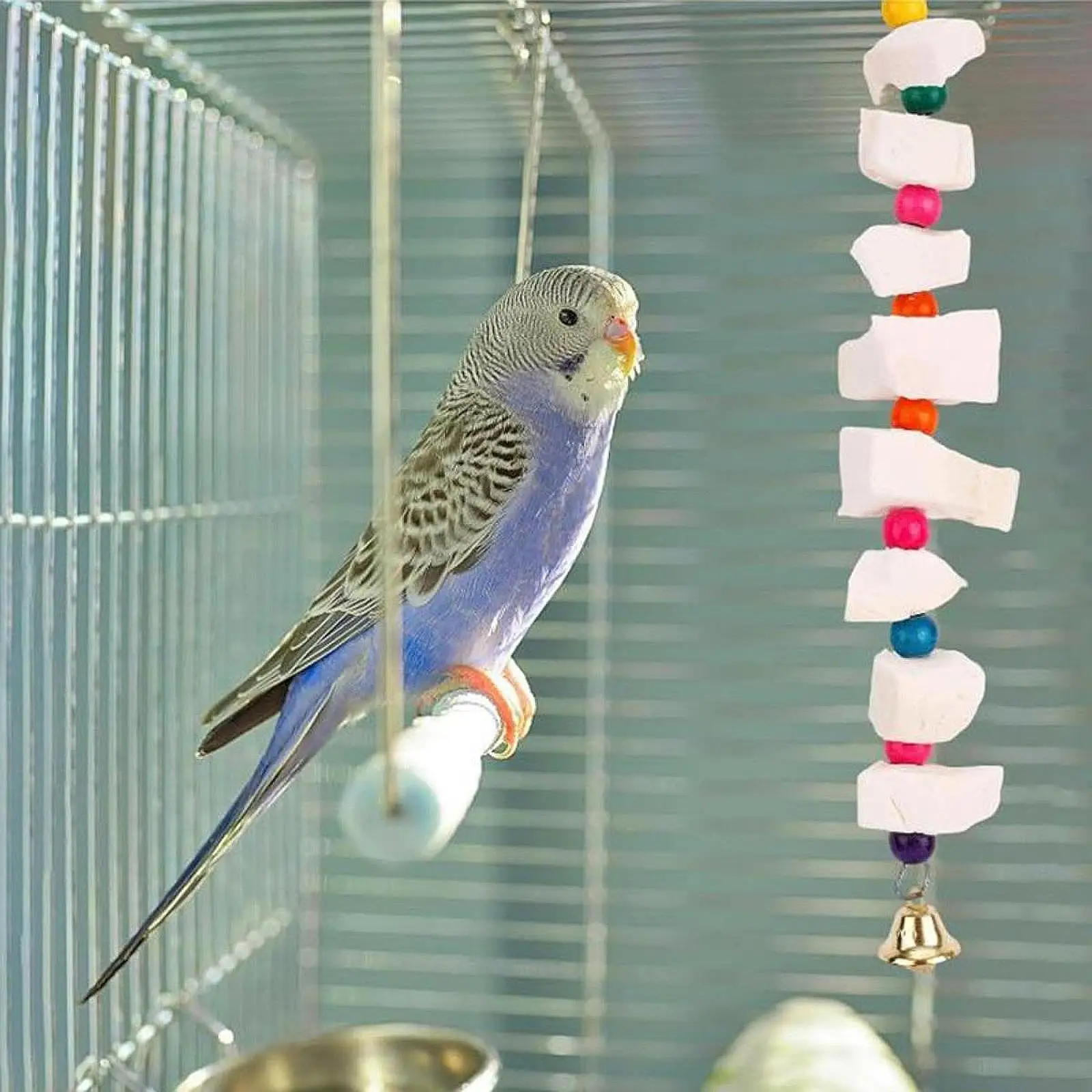 Juguete masticable colgante con campana para pájaros y roedores - imagen 4