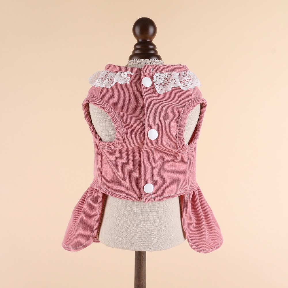 Vista trasera del vestido con falda sin mangas