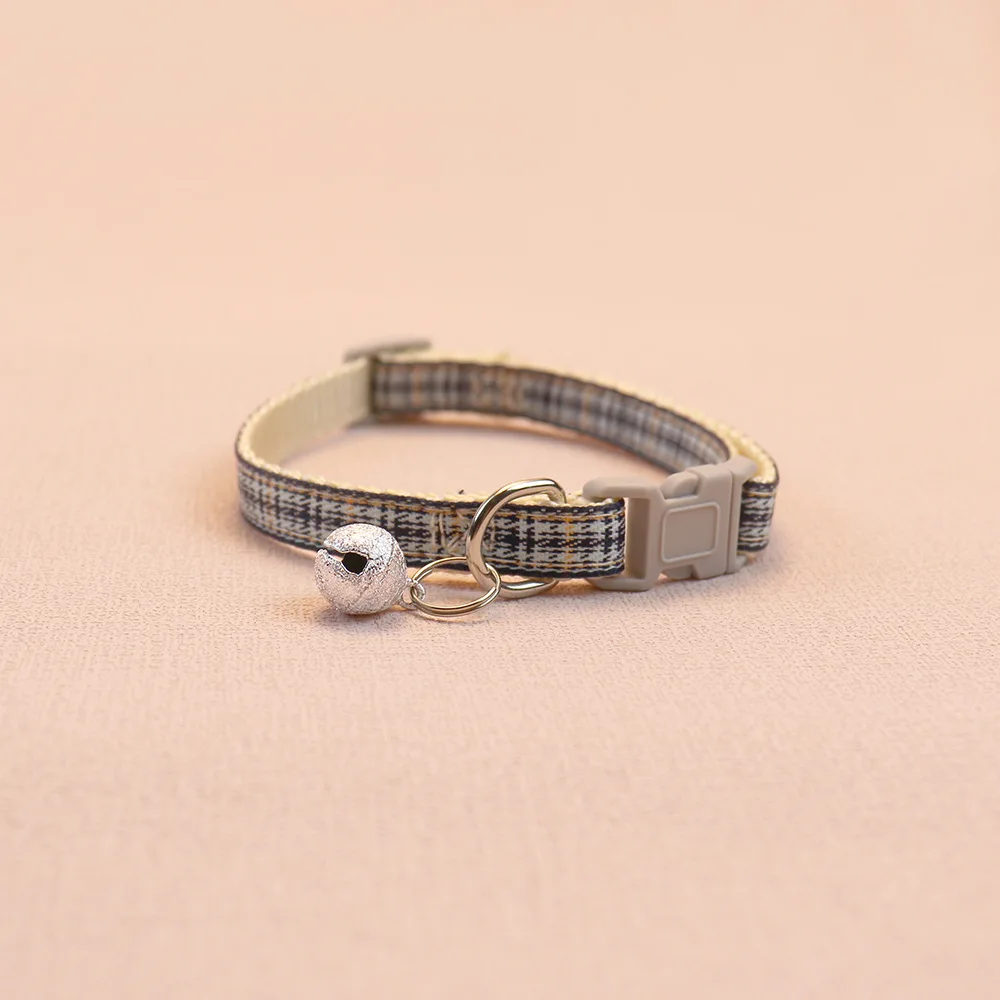 Collar con campana para mascotas, accesorio de seguridad ajustable a cuadros, Estilo Vintage, 1 unidad - imagen 5