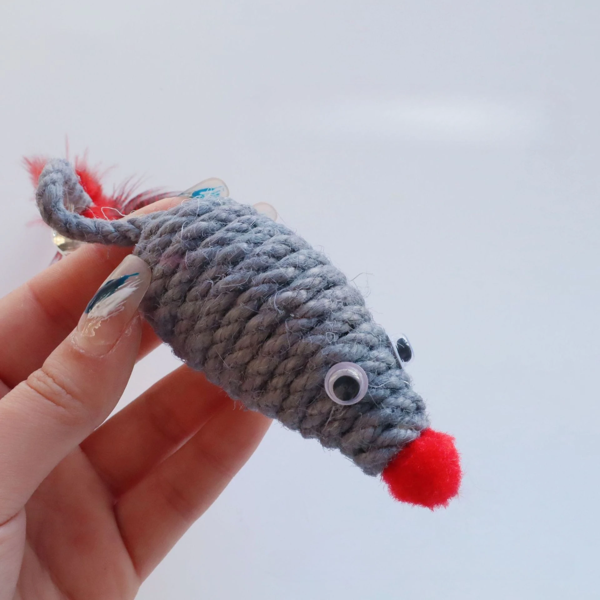 Juguete ratón de cáñamo con plumas y cuerda resistente para gato - imagen 2