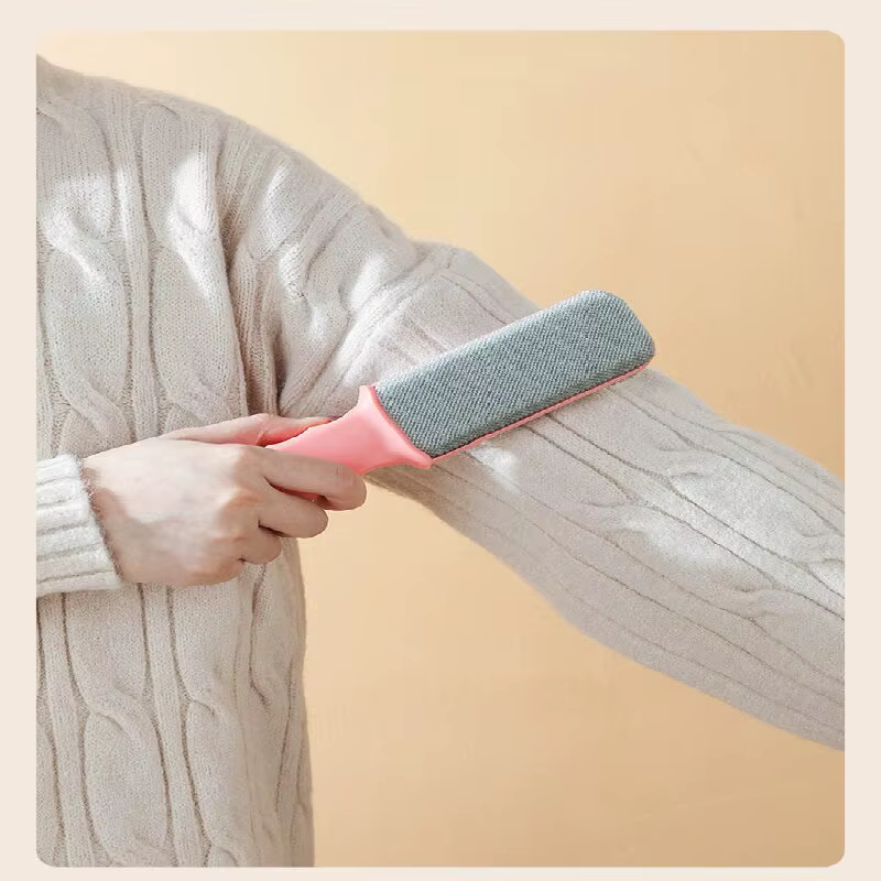 Cepillo quitapelusas electrostático para ropa de perros y gatos - imagen 5