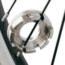 Llave ocho vías para radios de bici – Ajuste rápido y preciso extra