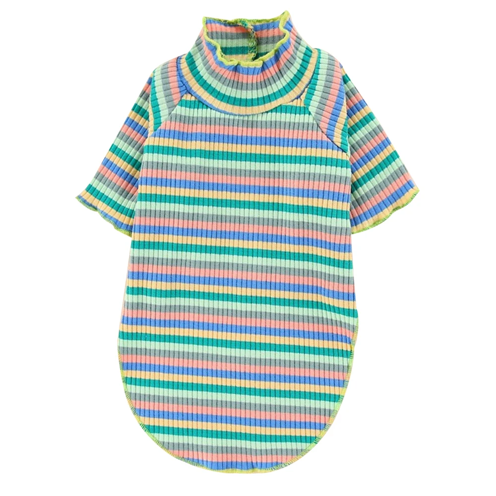 Una camisa a rayas en un maniquí