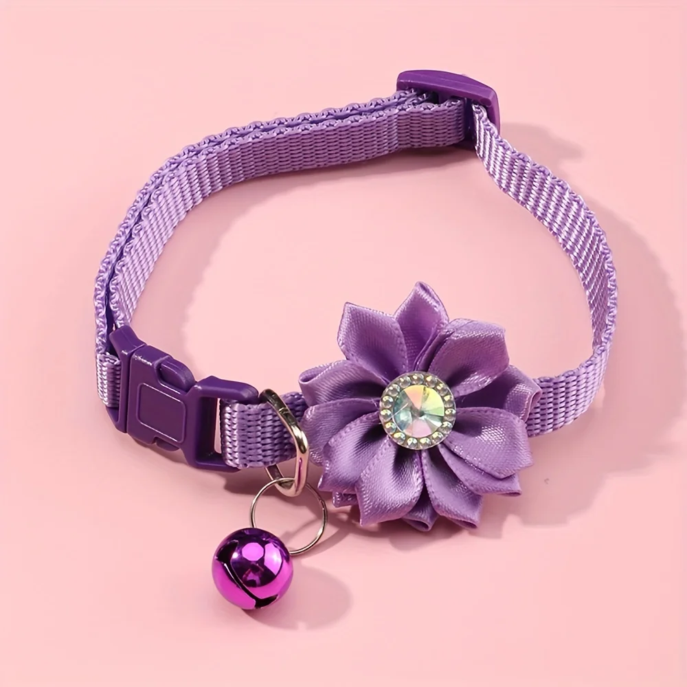 Collar de gato adornado con flores de nailon con campana, Collar ajustable para mascotas para gatos y perros pequeños, varios colores disponibles - One Si