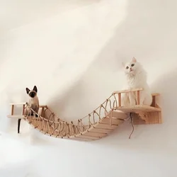 Puente para gatos montado en la pared con escalera de sisal y cama