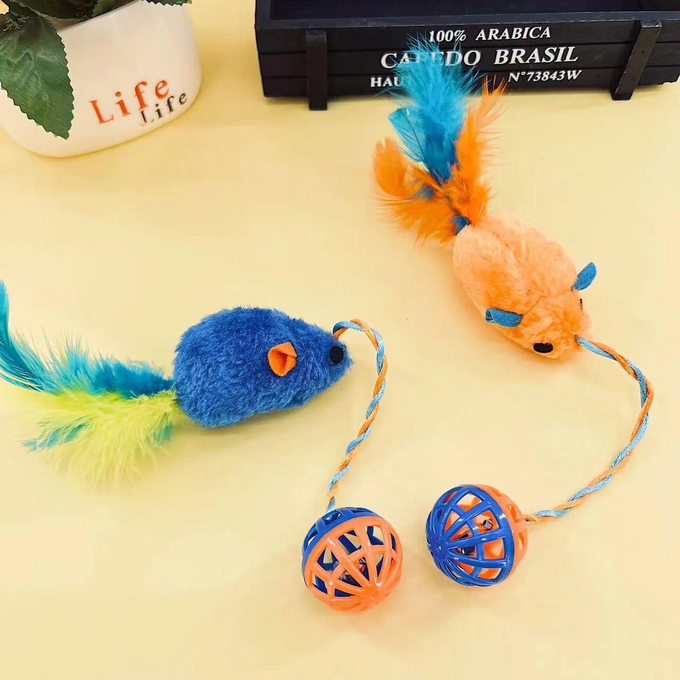 Ratón de peluche con campana, juguete interactivo para gatos - imagen 2