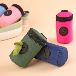 Dispensador de bolsas para recoger caca fácil en paseos de perro
