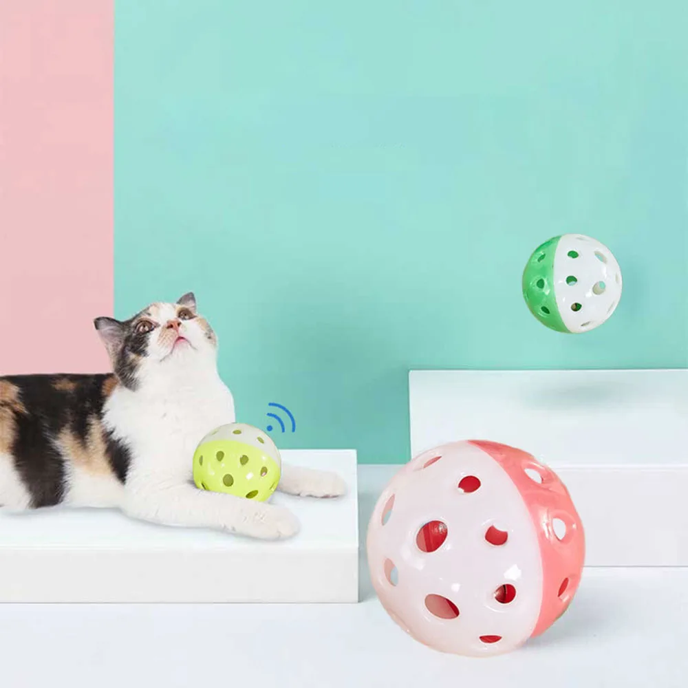 Pelotas de juguete para gatos con campana, bolas huecas de plástico interactivas, juguetes multicolores para mascotas para gatos, suministros divertidos para masticar gatitos