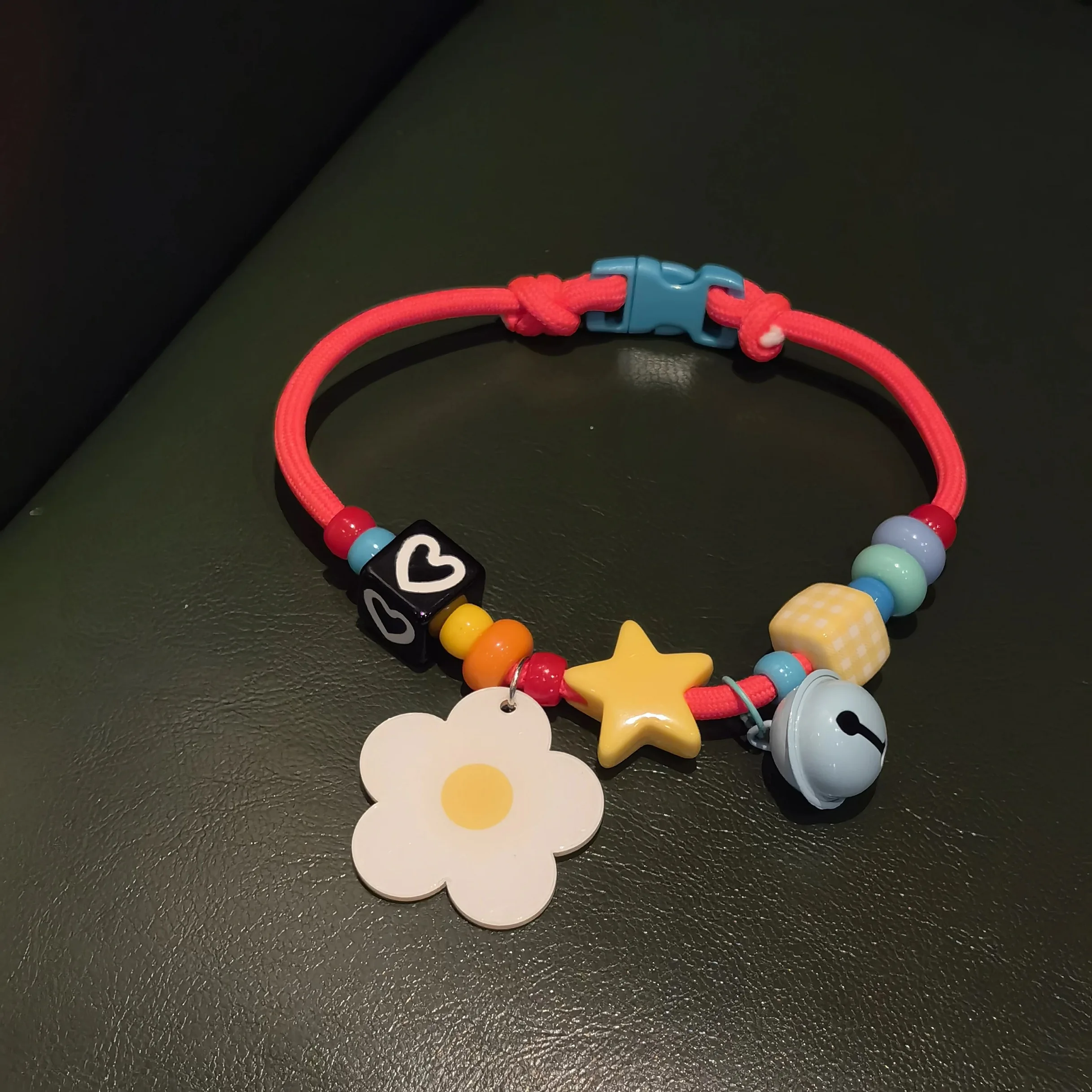 Collar para gato personalizado con letras y flores