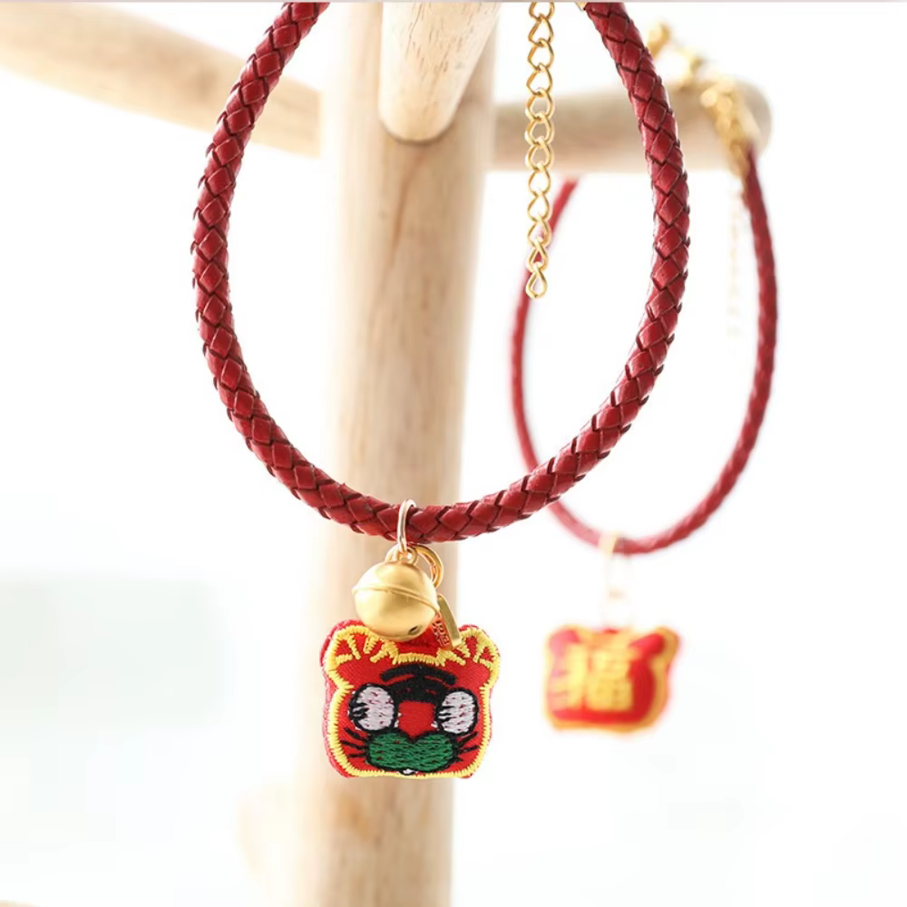 Collar para gatos y perros con amuleto cabeza tigre suerte trenzado oro - imagen 3