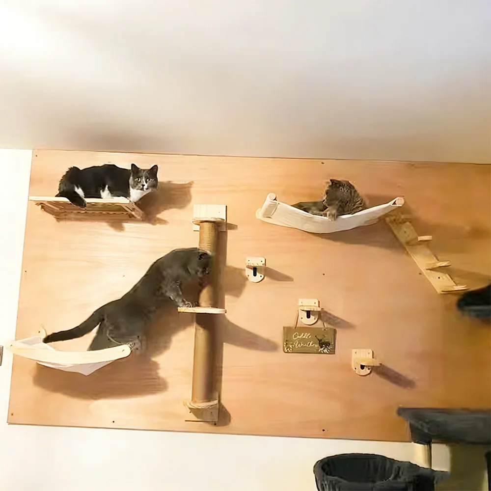 Rascador para gatos con plataforma de salto, hamaca y comedero triple