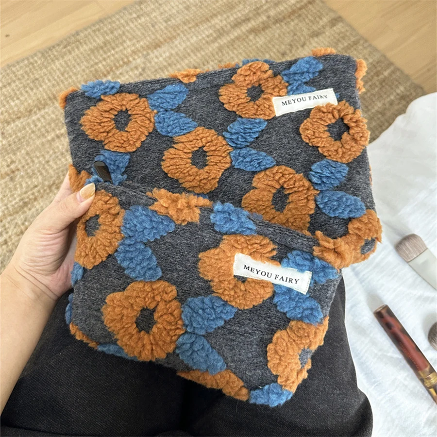 Bolsa de maquillaje portátil de felpa con cremallera, bonita bolsa de maquillaje Floral Kawaii, bolsa de cosméticos de moda para bolso, estuche para lápices - imagen 3