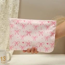Bolsa de cosméticos con diseño de cereza y lazo, organizador de maquillaje con cremallera de pana, bolsa de almacenamiento de cosméticos dulce de viaje ligera para mujer