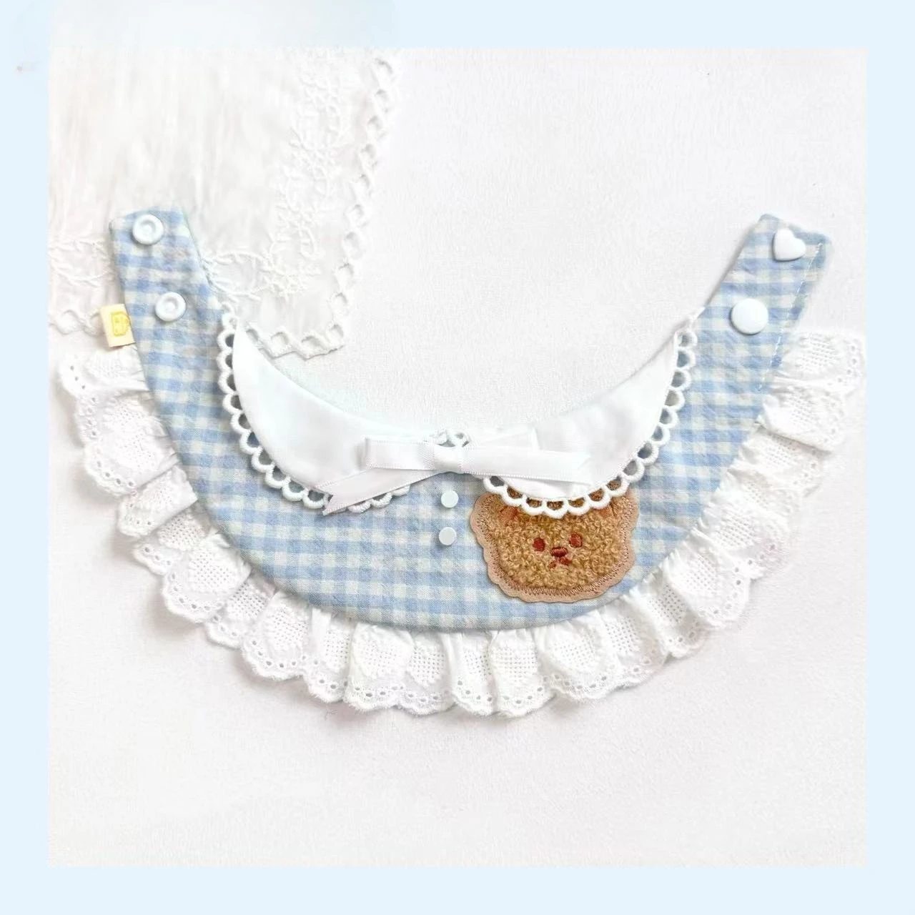 Pet Otoño Invierno a cuadros lindo babero mascota encaje oso de peluche babero toalla bufanda hecha a mano decoración Collar accesorios para perros pequeños - imagen 3
