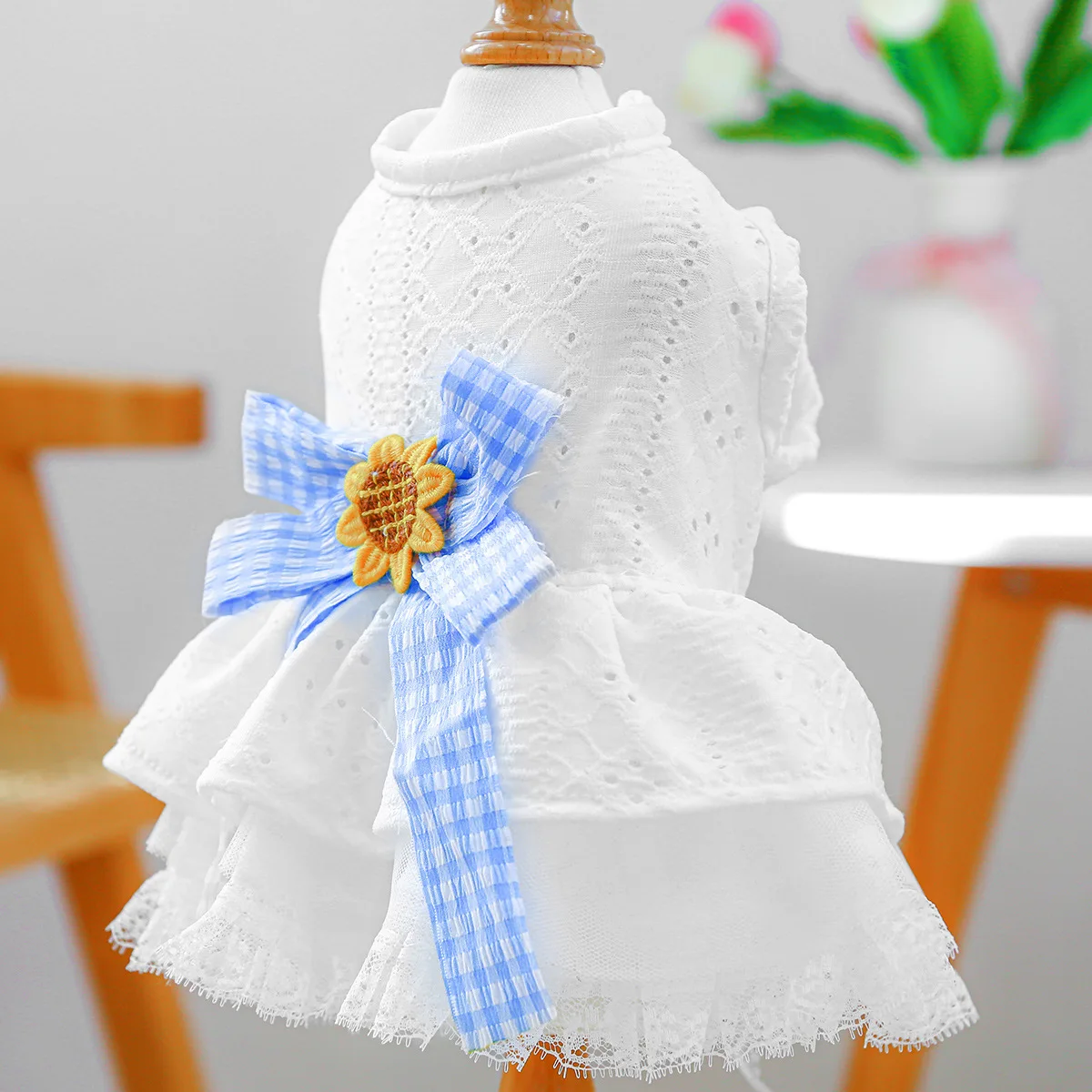 Vestido de encaje de primavera para mascotas, ropa calada para perros, bonito lazo a cuadros, falda esponjosa, vestidos para perros pequeños, ropa para cachorros - imagen 4