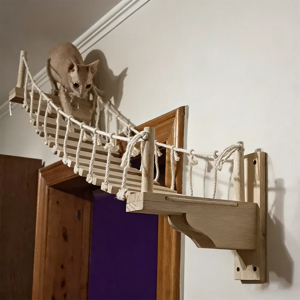 Puente cuerda para gato en pared de madera natural con percha escalar