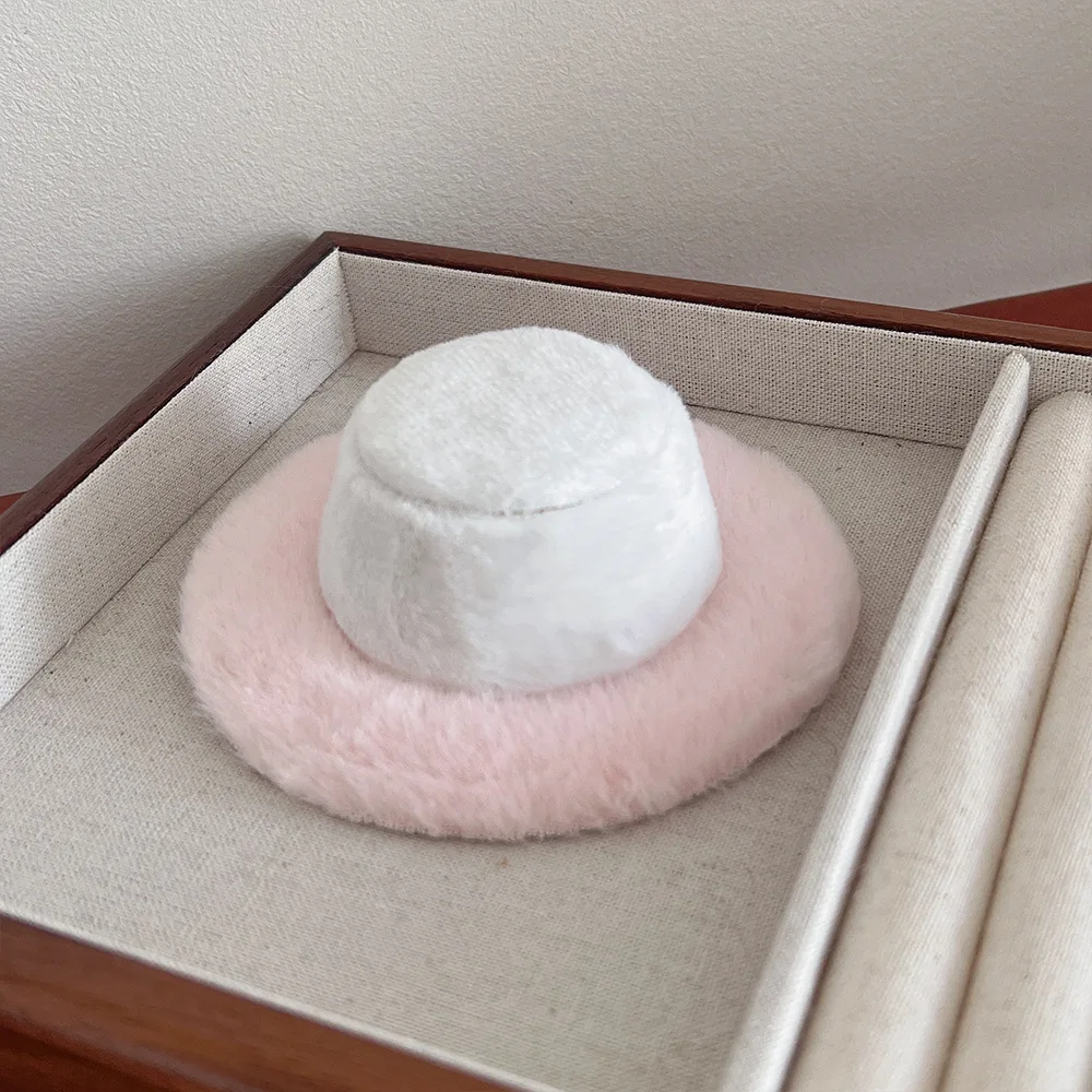 Gorro de felpa para mascotas en diferentes ángulos