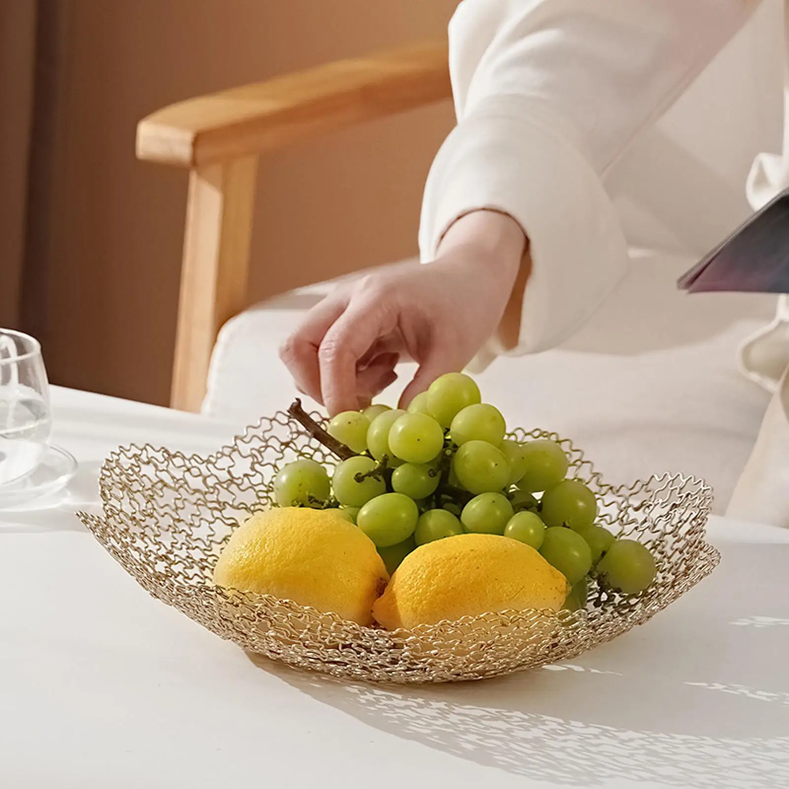 Metal Fruit Basket Flower Shape Tabletop Home Decor Modern Fruit Bowl Snack Cake Dish Fruit Plate for Dining Room Kitchen Home