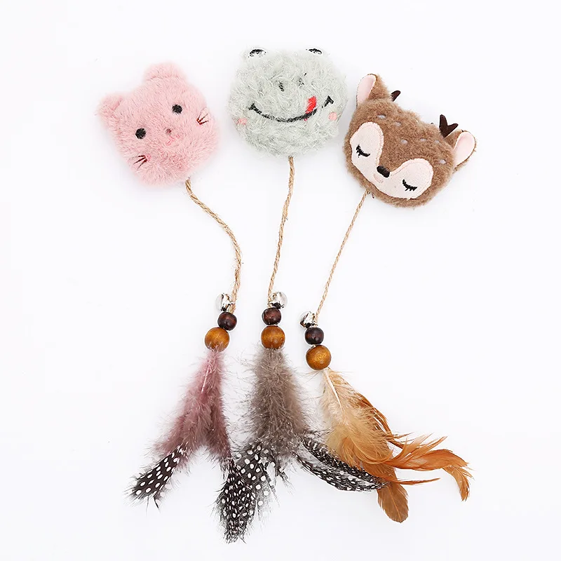 Juguete para gatos con plumas: peluche interactivo y campana - imagen 3