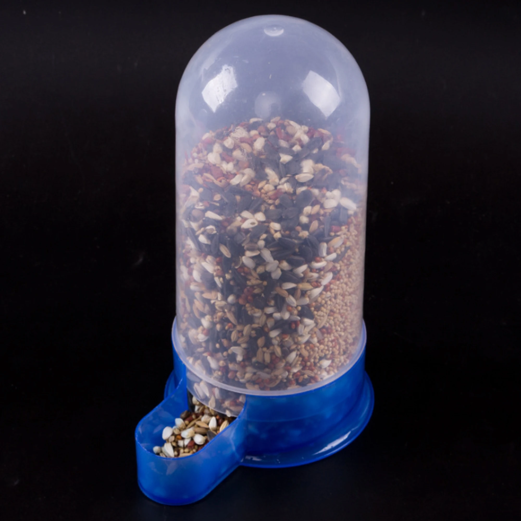 Comedero colgante para pájaros y mascotas, bebedero automático, contenedor de comida para pájaros, palomas, loros, alimentación de agua potable, suministros para mascotas de doble uso - imagen 4