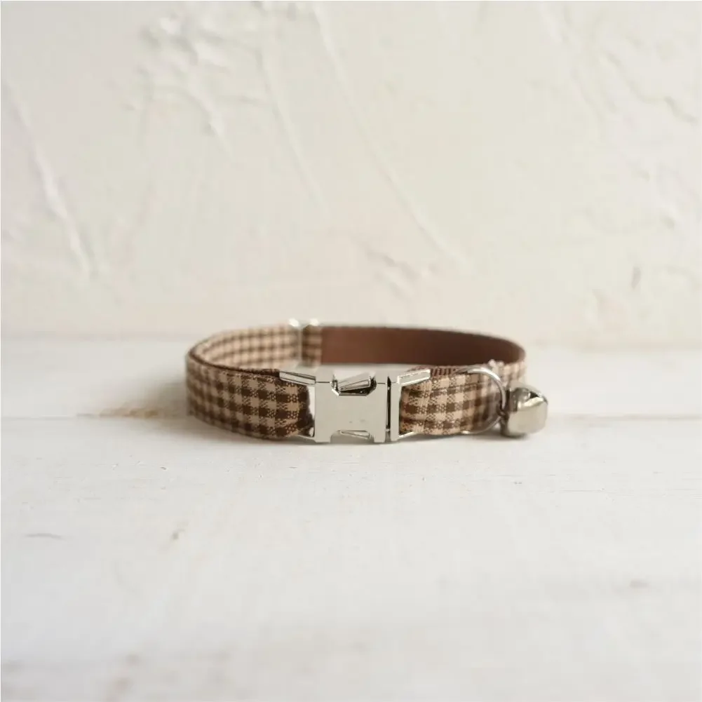Collar de gato personalizado con campana, placa con nombre personalizada, hebilla de metal de identificación, collares de gato a cuadros de café ajustables con campana - imagen 2