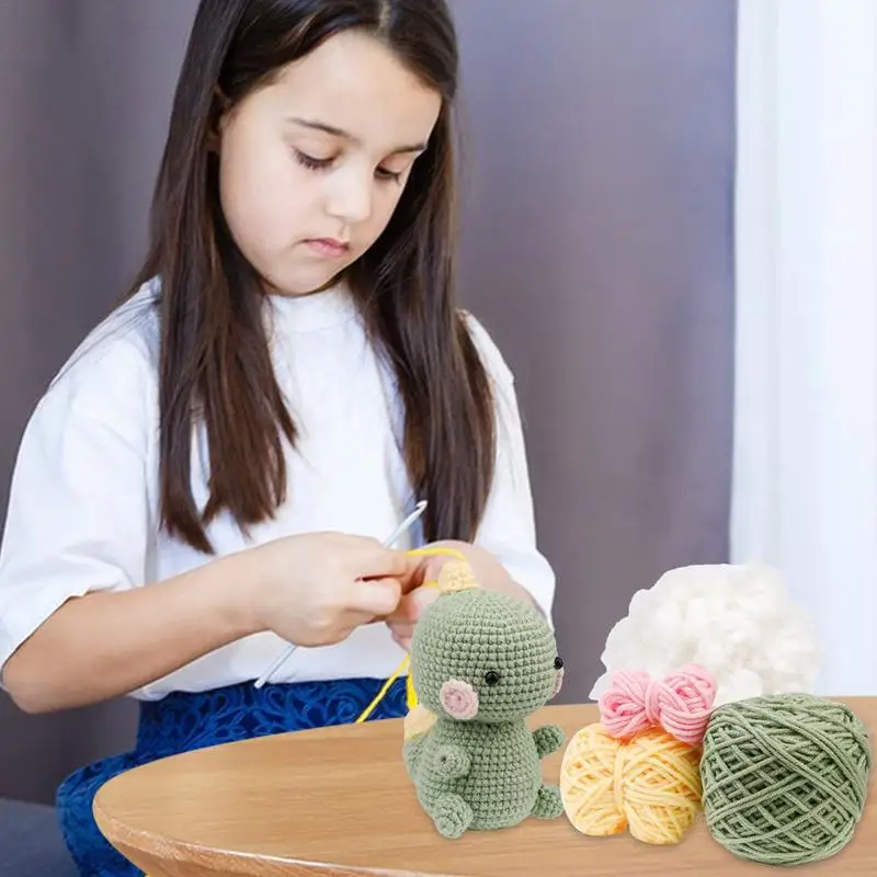 Kit de ganchillo de dinosaurio para principiantes, manualidades de bricolaje, juego de manualidades de dinosaurio de dibujos animados suaves, muñecas de tejer de dinosaurio lindas educativas, regalos - imagen 2