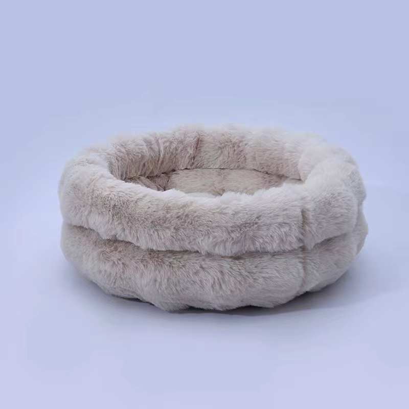 Cama de piel sintética para perros y gatos – Cojín cálido invernal - imagen 3