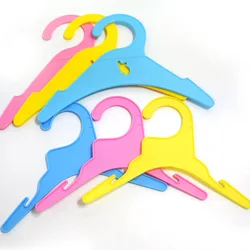 Pack de 5 colgadores de plástico para ropa de perro y gato