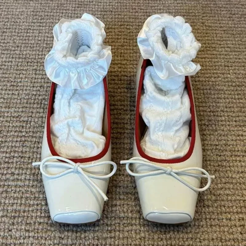 Zapato Mary Jane de charol con lazo para mujer – Elegante y clásico - imagen 3