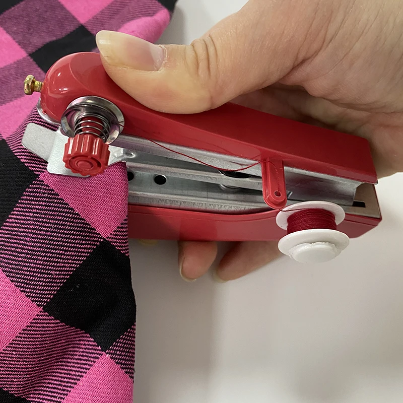 Máquina de coser de mano para el hogar, portátil, para viajes al aire libre, telas, herramienta de costura DIY, Mini máquina de costura de puntada Manual - imagen 3