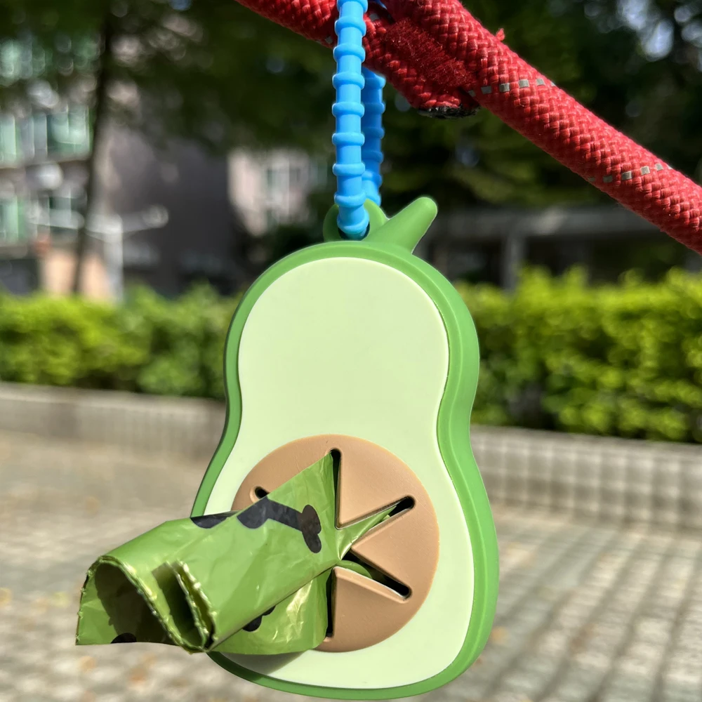 Dispensador de bolsas de basura para perros de aguacate, lindo soporte para bolsas de caca, herramienta portátil para recoger caca de mascotas, dispensador de bolsas para elementos esenciales para caminar en perros - imagen 5