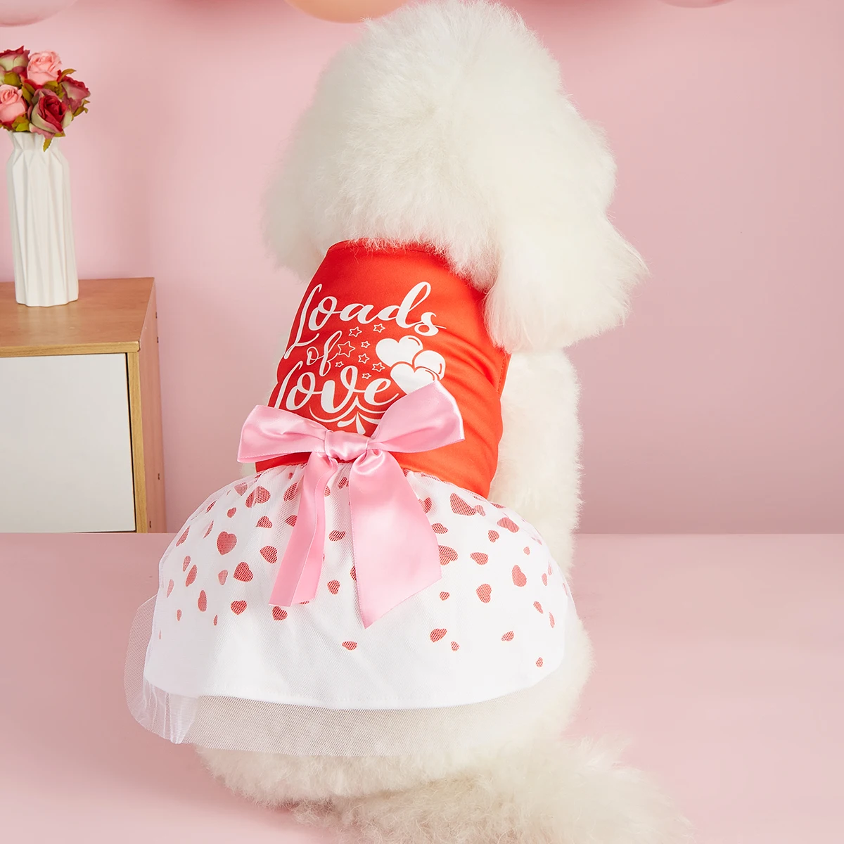 Vestido para mascotas del Día de San Valentín, Top rojo “Loads of Love”, linda falda para cachorro con estampado de corazones, ropa para perros atada con lazo - imagen 4