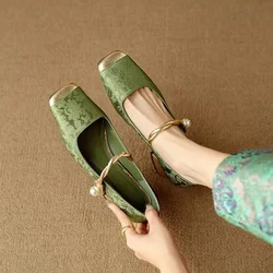 Zapatos de tacón cuadrado para mujer - tacón grueso, estilo oficina