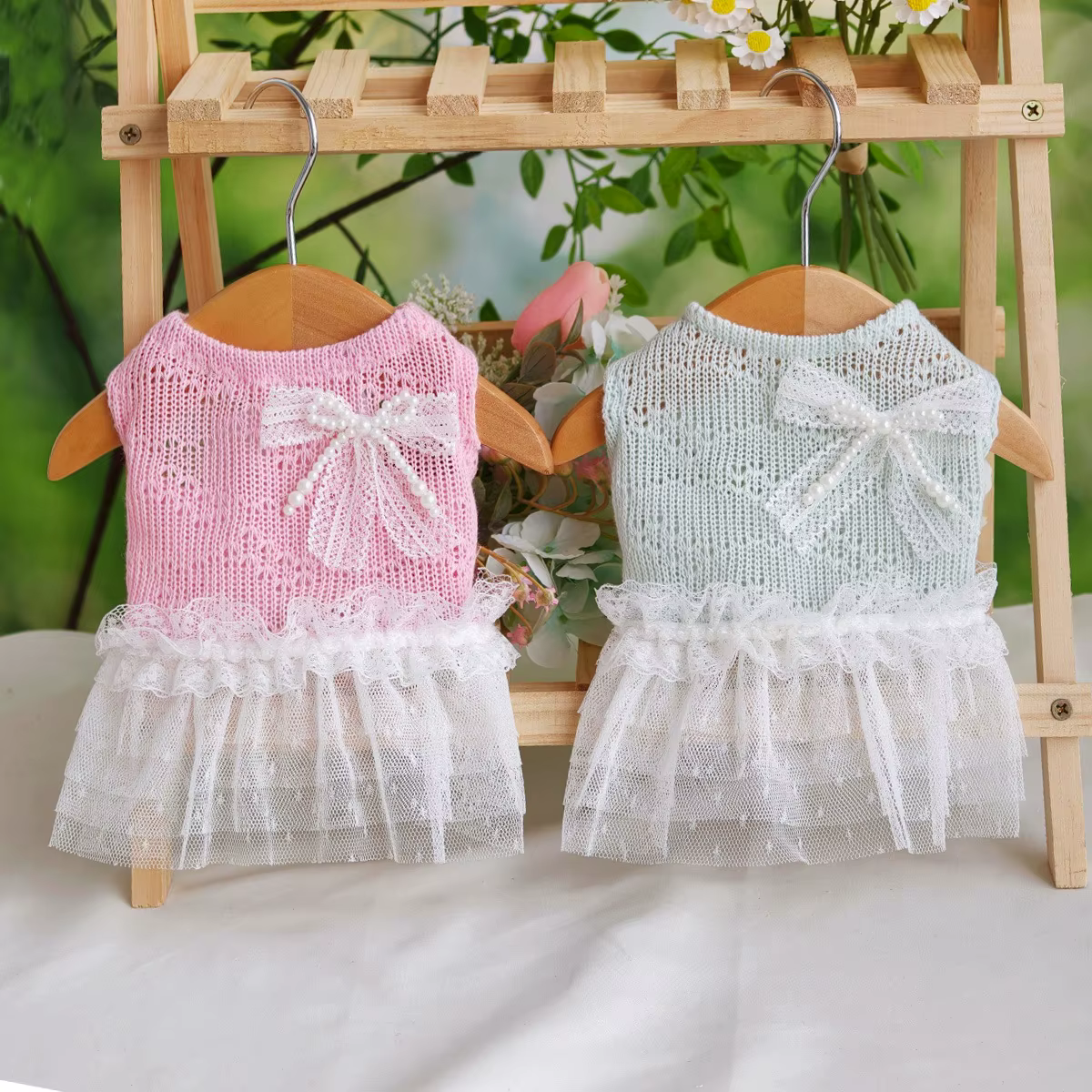 Vestido de punto elegante con encaje y lazo para perros pequeños - imagen 3