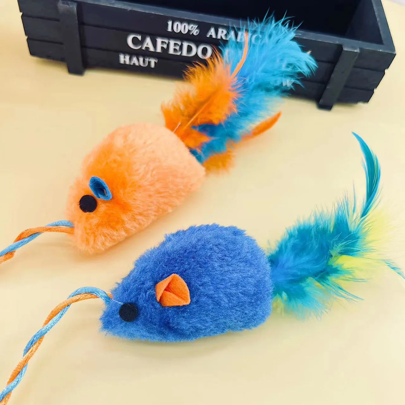 Ratón interactivo para gatos con sonido y campana para gatitos de interior, juguete para ratones de plumas de gatito, juguete para masticar ratón de peluche, suministros para gatos - imagen 5