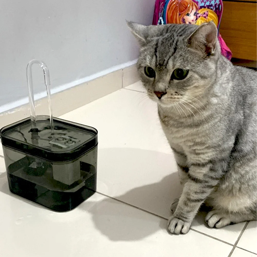 Fuente de agua para mascotas de 1,5 l con diseño de grifo, bomba ultrasilencioso alimentada por USB, agua circulante filtrada para gatos de interior, fácil de limpiar - imagen 4