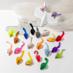 Juguete para gatos de piel conejo con pluma y ratón peluche arcoíris