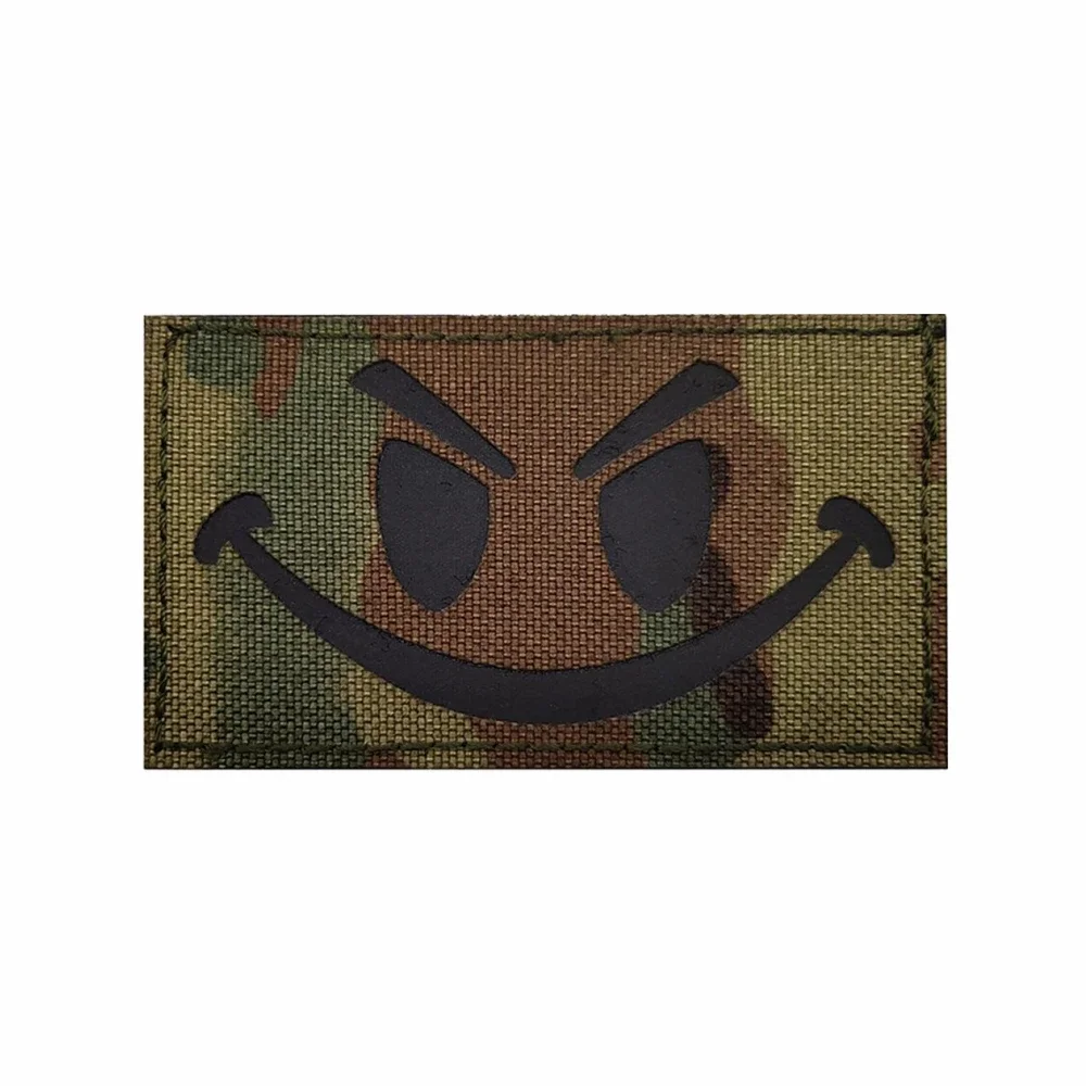 Parche reflectante con bandera de sonrisa malvada, insignia para brazalete que brilla en la oscuridad, apliques de adorno, parche IR táctico militar de 4 colores - imagen 3