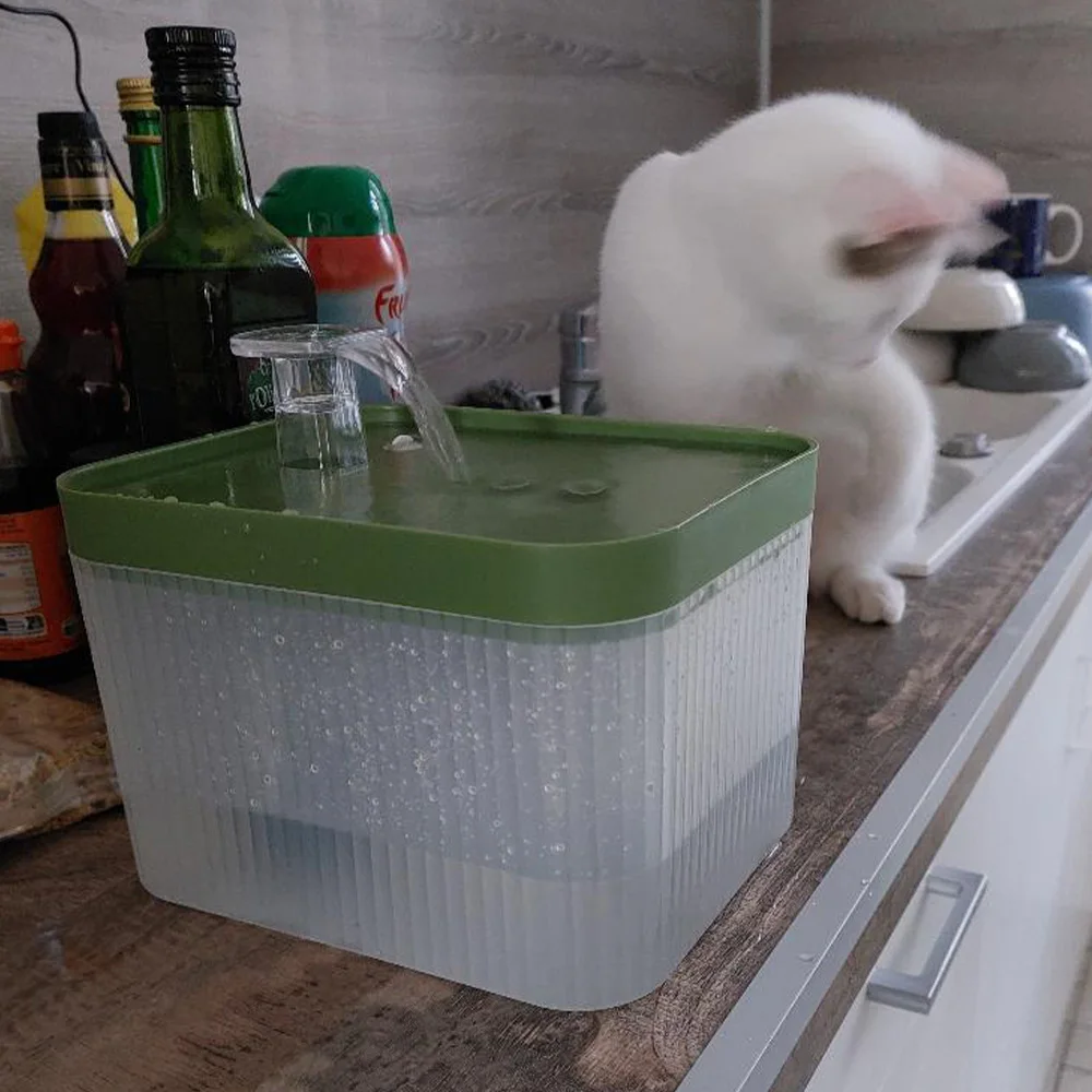 Fuente de agua para gatos, fuente para mascotas filtrada de gran capacidad de 2,5 L con bomba ultrasilenciosa para gatos, cachorros y hogares para mascotas múltiples