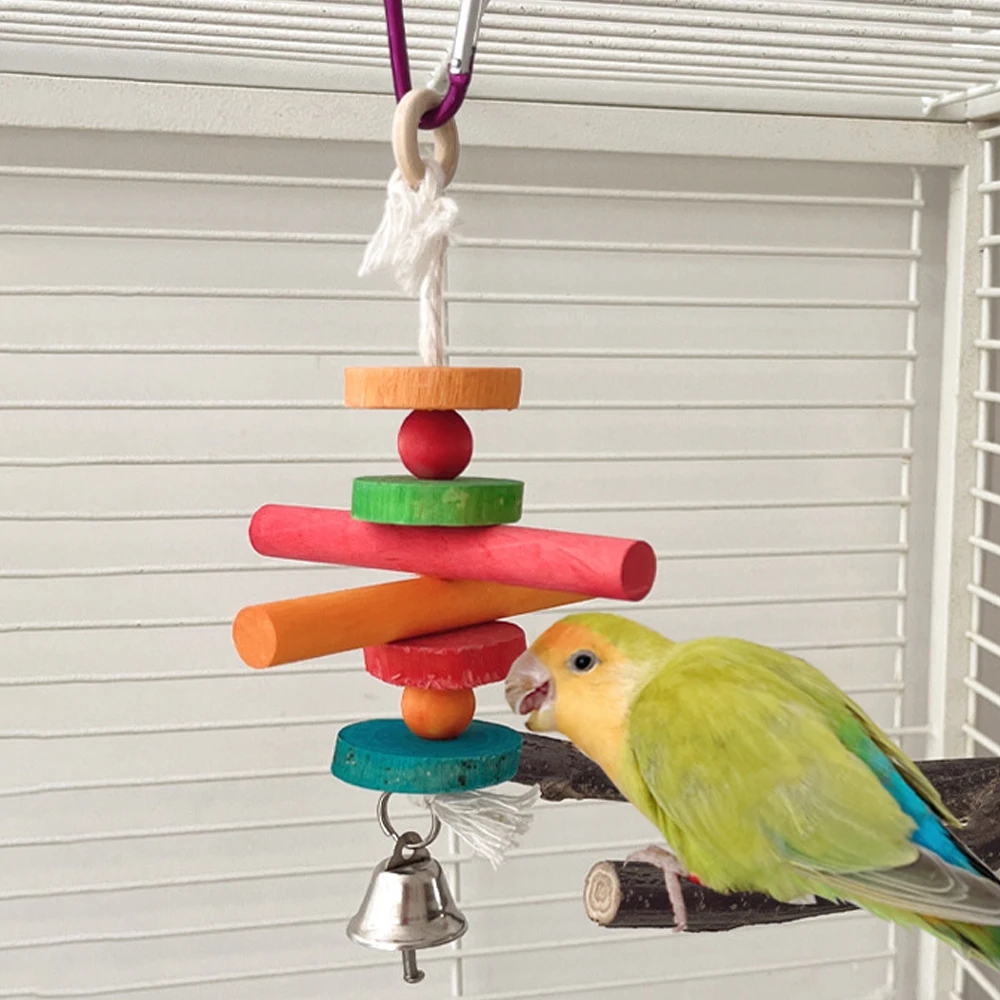 1 unidad de cuentas de madera de colores aleatorios, pinchos para morder pájaros colgantes, juguetes interactivos para masticar dientes con campana para decoración de jaulas para loros y mascotas - imagen 3